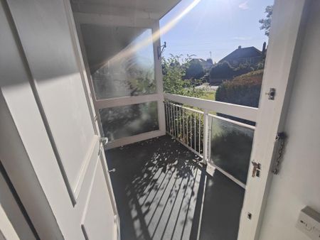 2 bedroom flat to rent - Photo 2