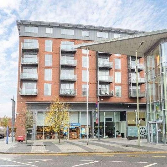 The Heart, Walton-on-thames, KT12 - Photo 1