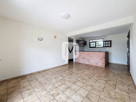 Location Appartement 3 pièces 62m² REMIRE MONTJOLY 97354 - Photo 3
