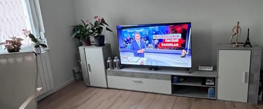 Wohnung-2-Zimmer-EG mit gehobener Ausstattung und Sep. Eingang - Photo 1