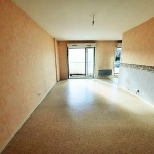 VILLERS LES NANCY BEAU STUDIO LUMINEUX DE 31 M2 AVEC BALCON - Photo 2