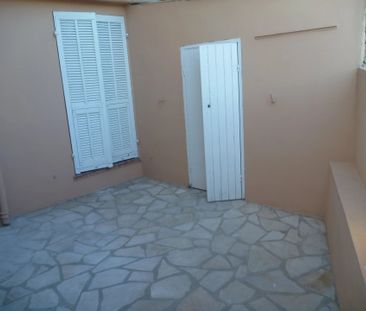 Location Appartement 2 pièces 38m² ST LAURENT DU VAR 06700 - Photo 6