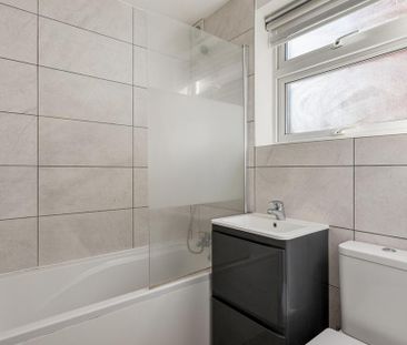 2 bedroom maisonette to rent - Photo 3