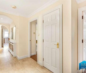 Riverside Gardens, London, N3 - Photo 2