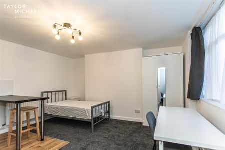 1 bedroom in a house share to rent - Photo 3