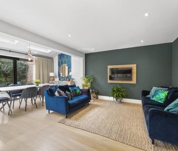 4 bedroom detached house to rent - Photo 2