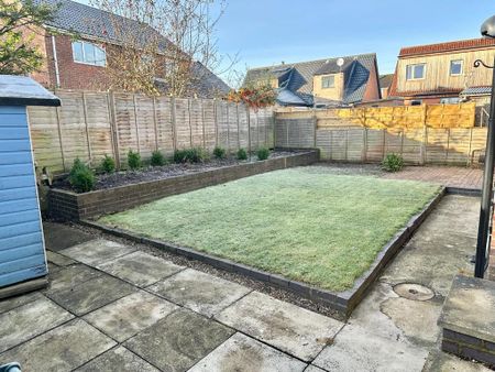 4 bedroom detached house to rent - Photo 2