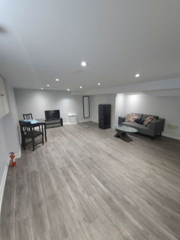 For Lease - 56 Bloomfield Avenue, Toronto, Ontario - Photo 2