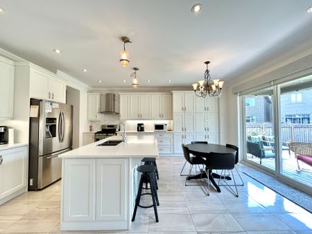 For Lease - 131 Beaveridge Avenue, Oakville, Ontario - Photo 2