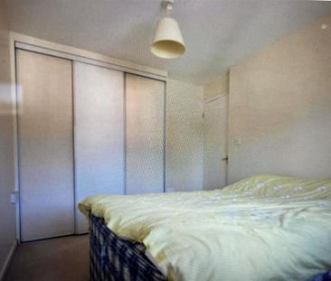 3 bedroom end of terrace house to rent - Photo 2