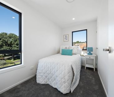 Luxuriously Appointed Corner Townhouse | Unbeatable Location - Photo 4