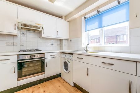 1 bedroom maisonette to rent Gatland House 47A124 Station Road, Horsham, West Sussex, RH13 - Photo 4