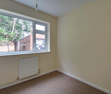 3 bedroom detached bungalow to rent - Photo 4