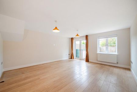 4 bedroom terraced house to rent - Photo 2
