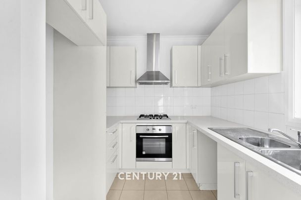 Lovely Unit - Private, Spacious and Central! - Photo 1