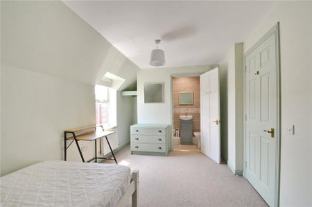 4 bedroom end of terrace house to rent - Photo 2