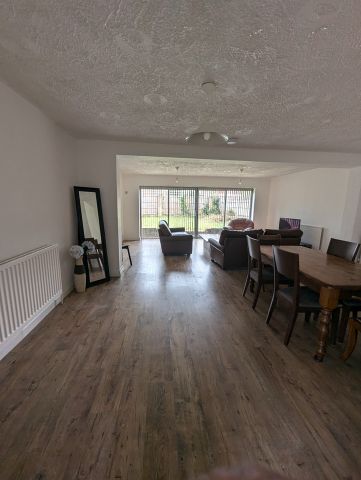 5 Bed Detached House, Arnesby Road, NG7 - Photo 2