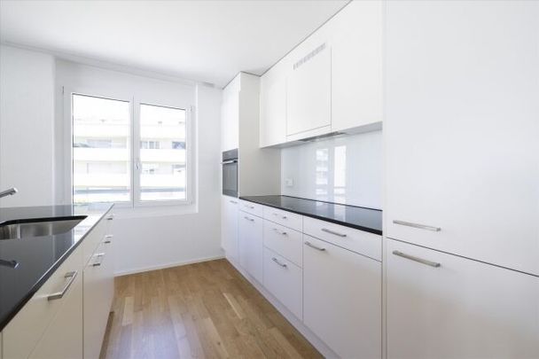 Spacious, sunny and close to Lake Walenstadt - Photo 1