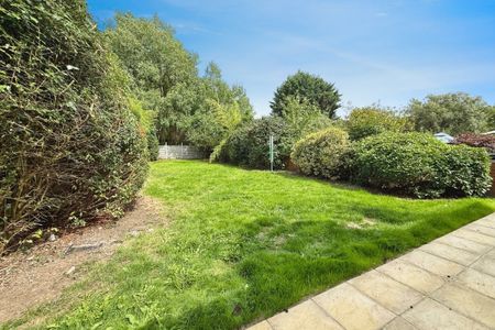 Nazeing New Road, Broxbourne - Photo 3