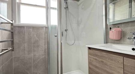 Modern Living in the Heart of Papatoetoe! - Photo 5