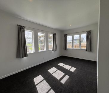 Modern living in Whanganui East - Photo 2