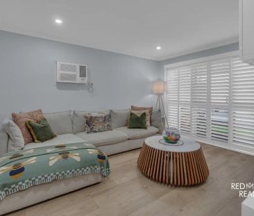 “Beautifully Renovated Villa in Sought-After Palmyra!” - Photo 2