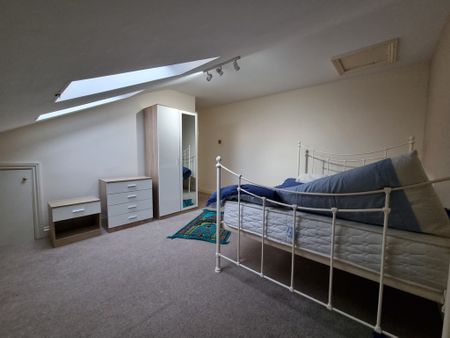 1 Bed Student Accommodation - Photo 2
