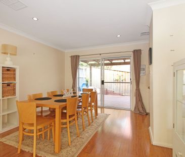 2/3 Hillview Crescent, The Hill NSW 2300 - Photo 5