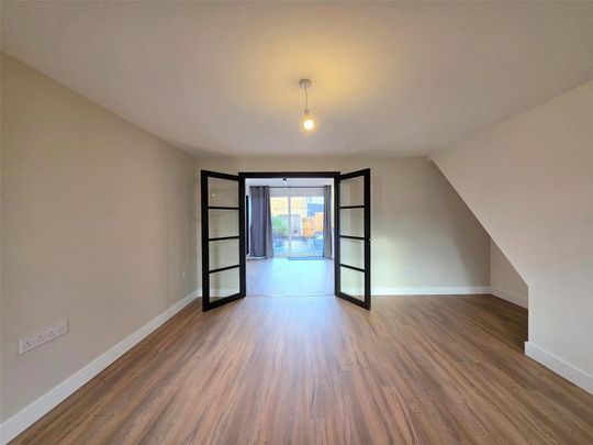 3 bedroom terraced house to rent - Photo 1