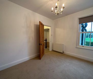 4 bedroom semi-detached house to rent - Photo 4
