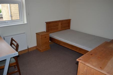 4 Bed Terraced House, Berkeley Road, SO15 - Photo 3