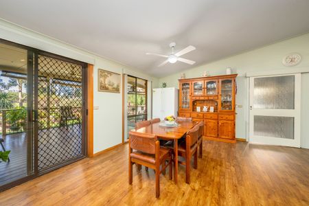 5 BEDROOM HOME IN MOOROOPNA!!! - Photo 3