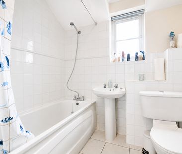 2 bedroom Flat in Sylvan Court, Farnborough - Photo 6