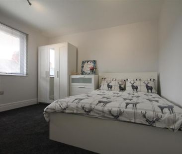 1 bedroom in a house share to rent - Photo 6