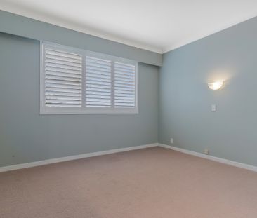 Spacious Living - Unbeatable Location - Photo 2
