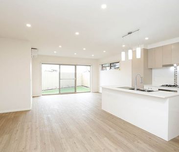 4/52 Santa Monica Drive, Keilor Lodge VIC 3038 - Photo 2
