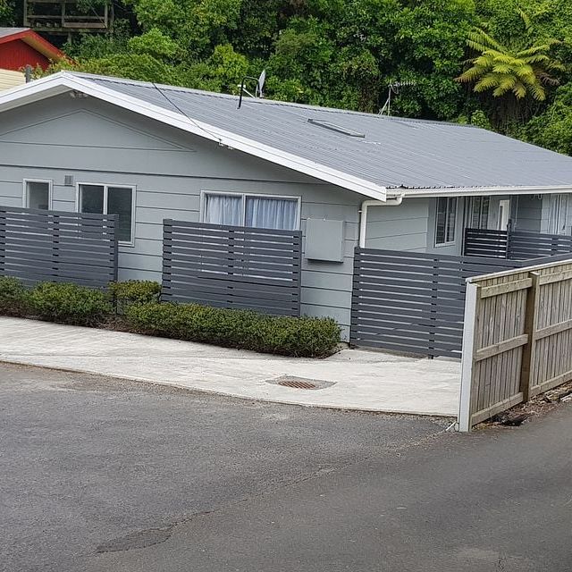 Stylish, renovated 2-bed unit - walk to the beach! - Photo 1