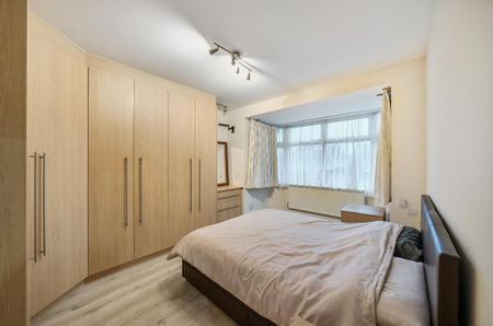 4 bedroom semi-detached house to rent - Photo 4