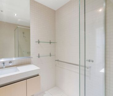 Updated & Stylish in Prime Port Melbourne Location! - Photo 6