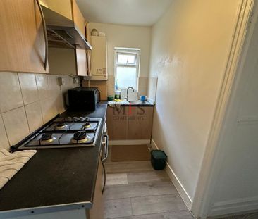 3 bedroom flat to rent - Photo 6