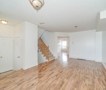 For Lease - 407 Hollandview Trail, Aurora, Ontario - Photo 3