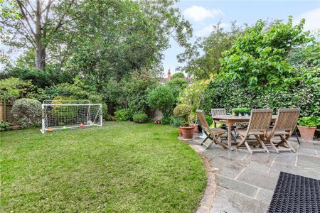 6 bedroom end of terrace house to rent - Photo 2