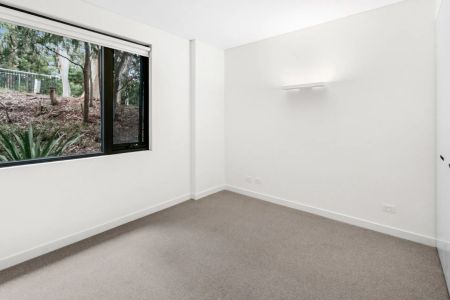 Spacious Apartment with Expansive Terrace and Bushland Views - Photo 3