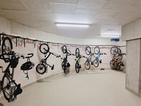 Nachmittagssonne inklusive! Ruhige Stadtrandlage – 6 Min. zu Fuß zum Bahnhof Süßenbrunn! Bj. 2021 - Foto 2