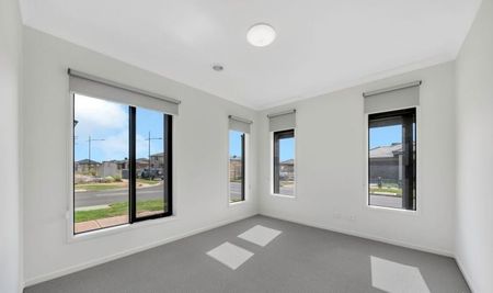 THREE BEDROOM HOME - Photo 4