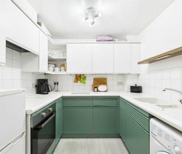 1 bedroom in Missenden Gardens, Slough - Photo 3