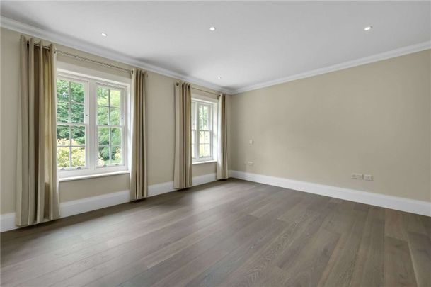 Set in a beautifully private setting, approximately 1.3 miles to ACS Cobham. - Photo 1