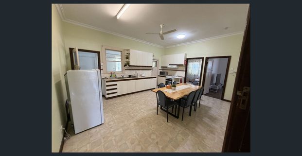 Spacious & Comfortable Living! - Photo 1