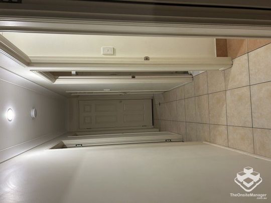 Spacious 3 bedroom house in great location - Photo 1