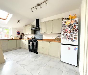 2 bedroom semi-detached house to rent - Photo 6